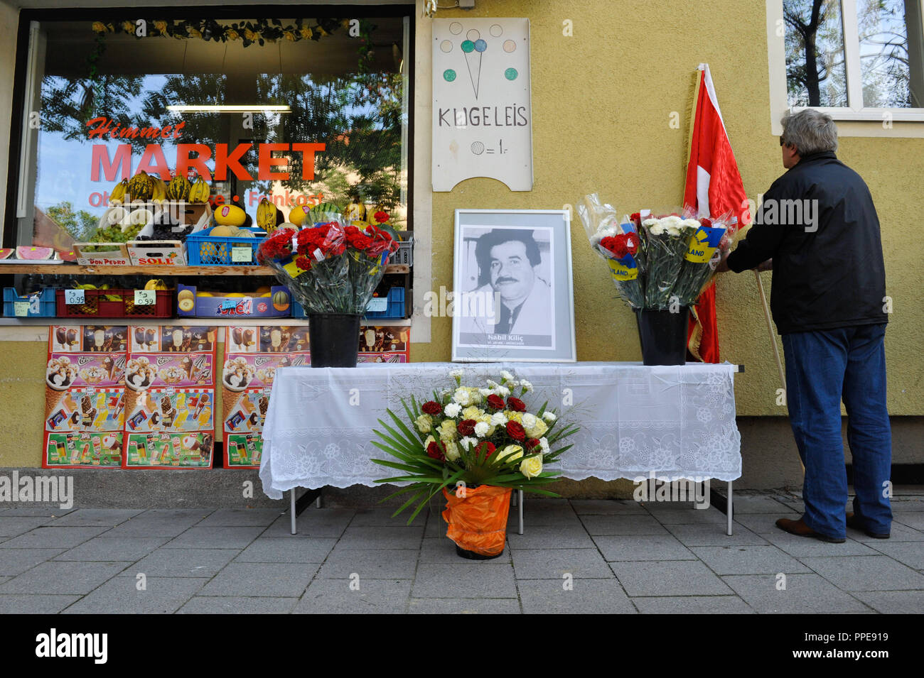 Memorial Altar für Habil Kilic, das vierte Opfer der terroristischen Gruppe NSU. Die Tuerkenrat (Türkische Rat) erinnert ihn und die anderen Opfer an der Stelle, wo Kilic hatte einmal seine speichern. Stockfoto