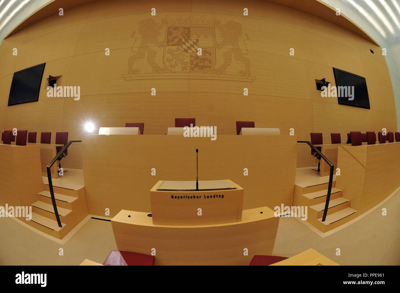 Rednerpult im Plenarsaal des Bayerischen Landtag im Maximilianeum. Stockfoto