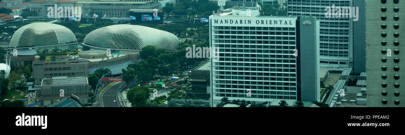 Ein Luftbild von der Esplanade Theater an der Bucht und das Mandarin Oriental Hotel Singapore Flyer Big Wheel Singapur Asien Stockfoto