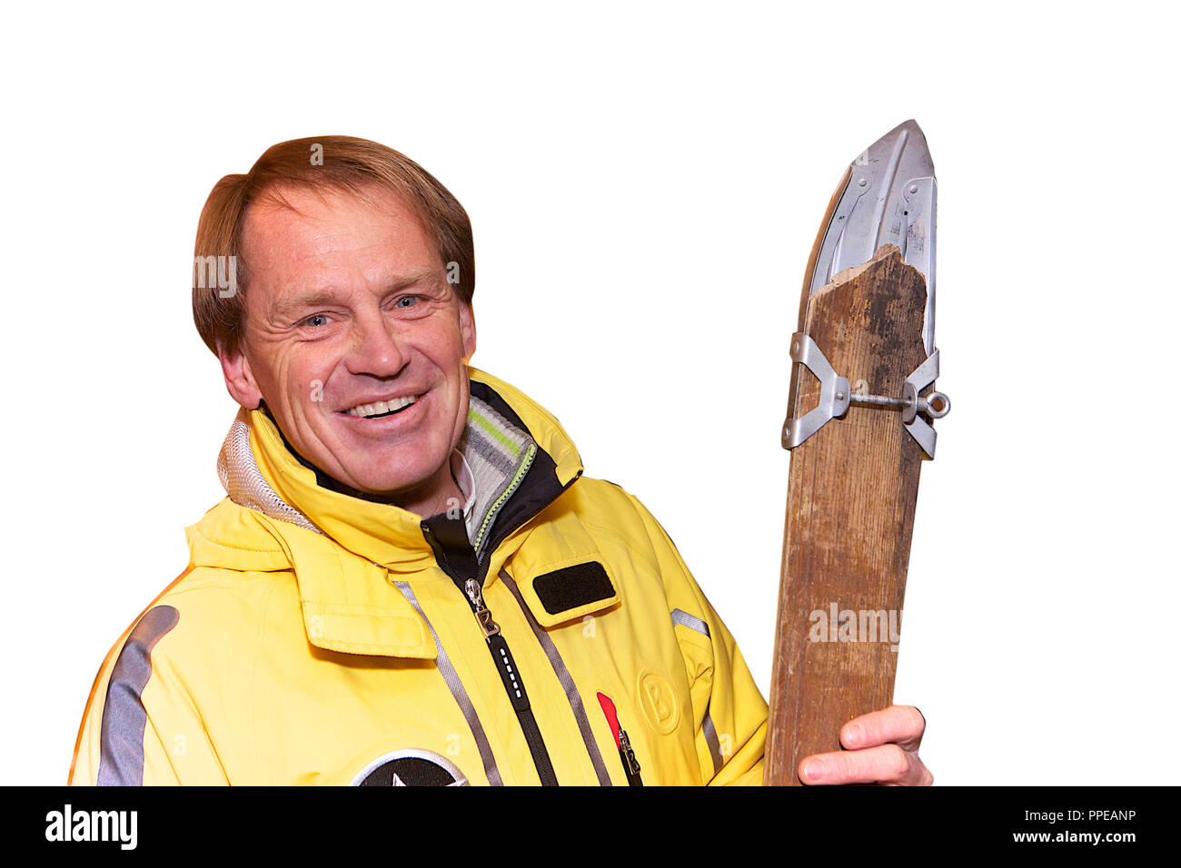 Ski Weltmeister und Olympiasieger Markus Wasmeier in seinem Museum für Landwirtschaft und Wintersport am Bahnhof Fischhausen - Neuhaus am Schliersee, im Bild mit Ersatzspitzen für gebrochene Ski Zugehörigkeit zu seiner Familie. Stockfoto