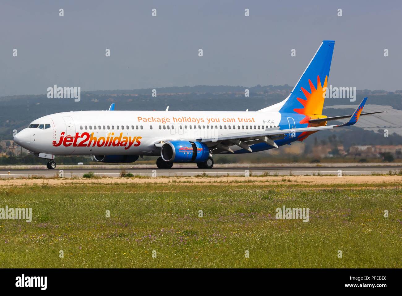 Palma de Mallorca, Spanien - 12. Mai 2018: Jet2 Urlaub Boeing 737 Flugzeug am Flughafen Palma de Mallorca (PMI) in Spanien. | Verwendung weltweit Stockfoto