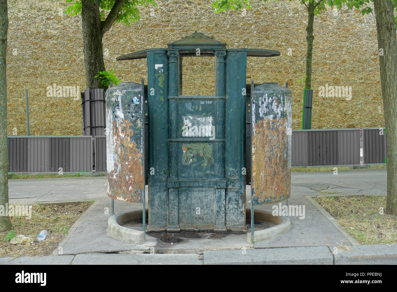 Paris letzte 'Vespasienne' (Pissoir) - Paris, letzte "Vespasienne' (öffentliche Toilette), Boulevard Arago Stockfoto