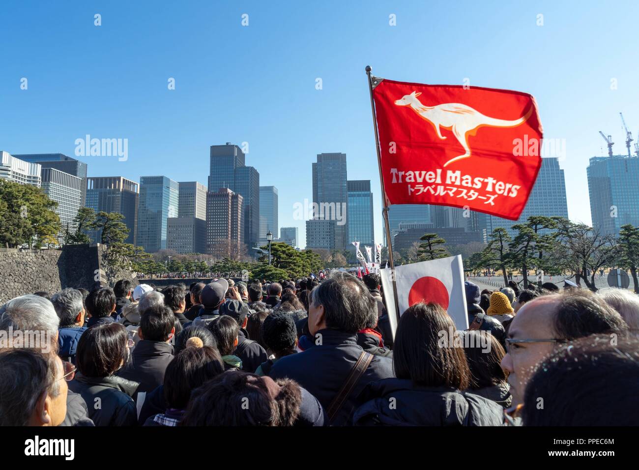 Japan: Massen aleave der Tokyo Imperial Palace, nach dem letzten Geburtstag Rede des japanischen Kaisers Akihito. Foto vom 23. Dezember 2017. | Verwendung weltweit Stockfoto