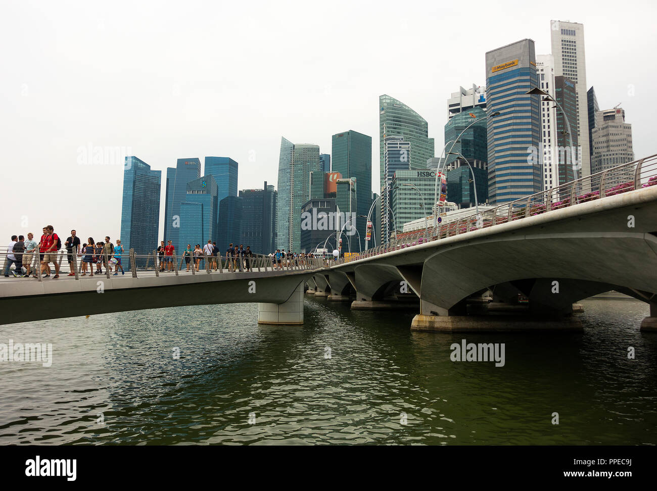 Das Wahrzeichen Fullerton Hotel und Teil des Finanzplatzes in der Nähe der Esplanade vor dem Grand Prix von Singapur Republik 2018 von Singapur Asien Stockfoto