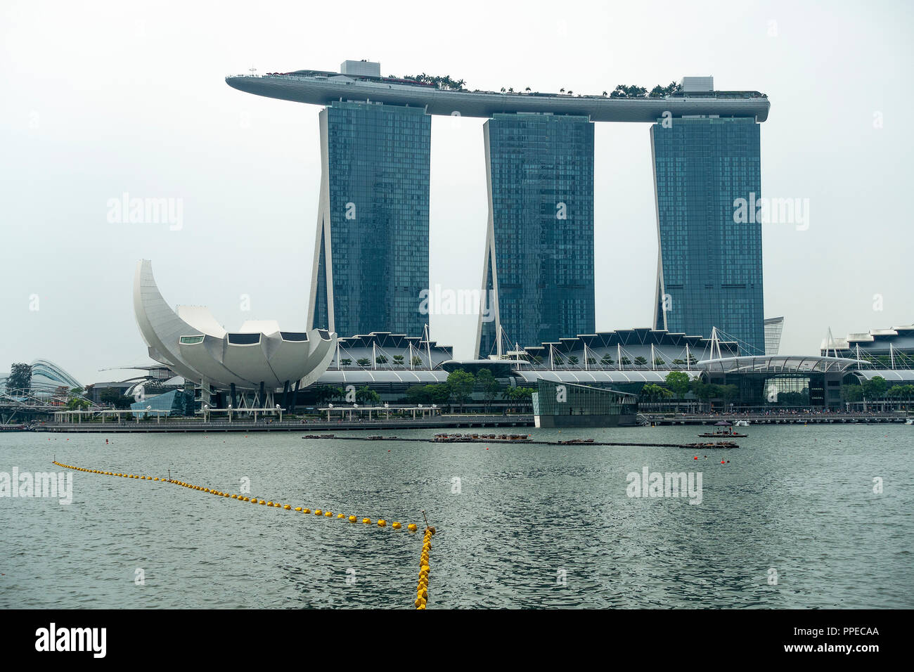 Die Ikonischen Marina Bay Sands Hotel und die ArtScience Museum auf die Bucht in der Innenstadt von Singapur Republik Singapur Asien Stockfoto