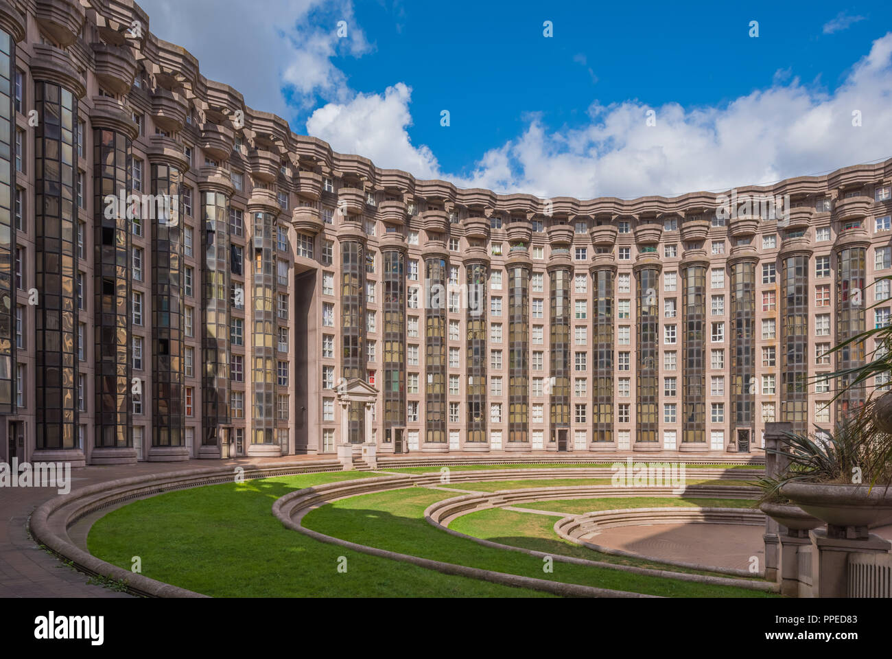 Paris Noisy Le Grand Mont D Est Espaces D Abraxas Le Theater Stockfotografie Alamy Paris Noisy Le Grand Mont D Est Espaces D Abraxas Le Theater Stockfotografie Alamy