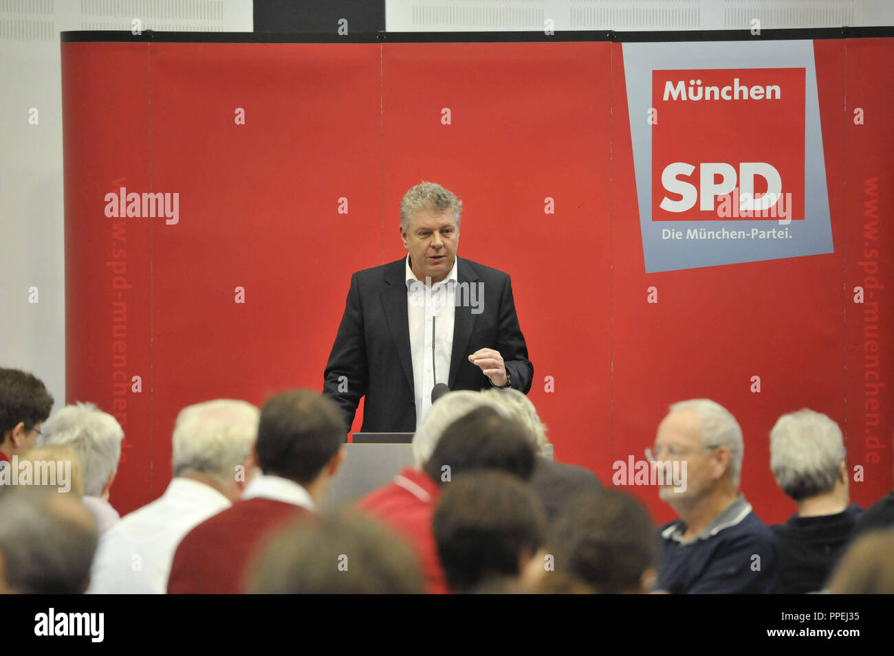 Oberbürgermeister Dieter Reiter, spricht auf dem Parteitag der SPD München in der Union in die Schwanthalerstraße. Stockfoto