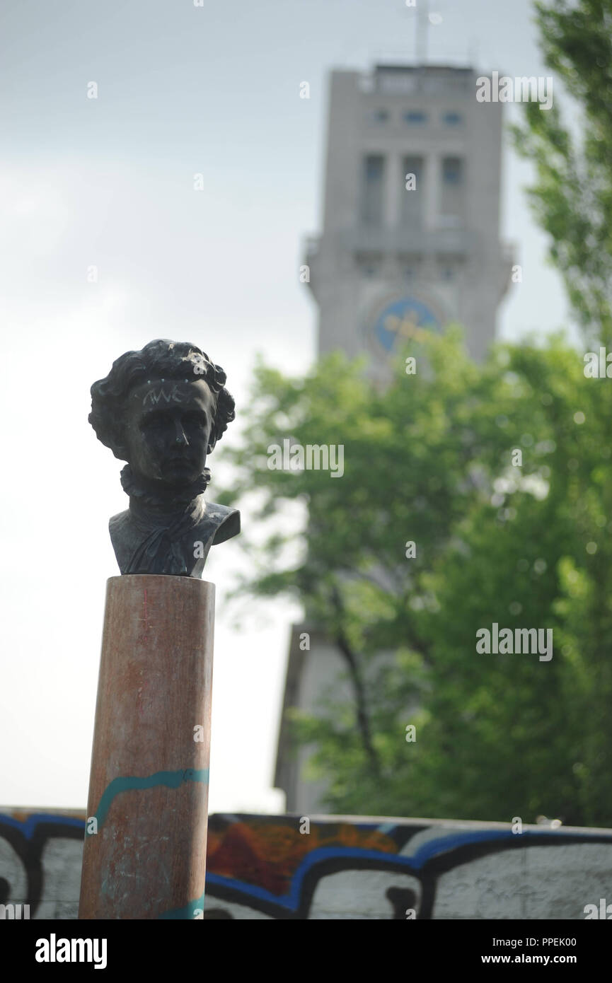 Die Büste von König Ludwig am Isarbalkon auf dem Cornelius Brücke in München, 2016 Stockfoto