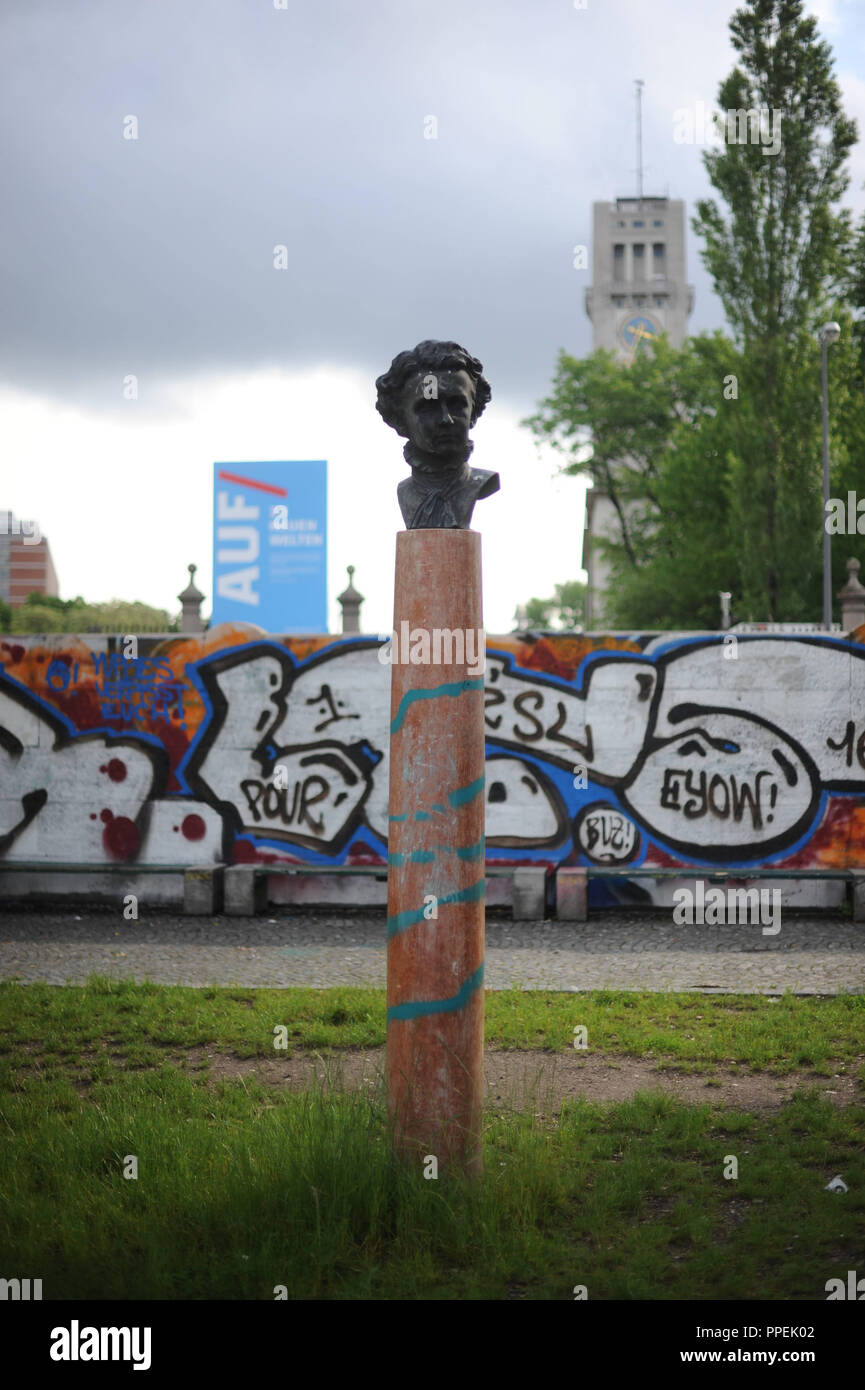 Die Büste von König Ludwig am Isarbalkon auf dem Cornelius Brücke in München, 2016 Stockfoto