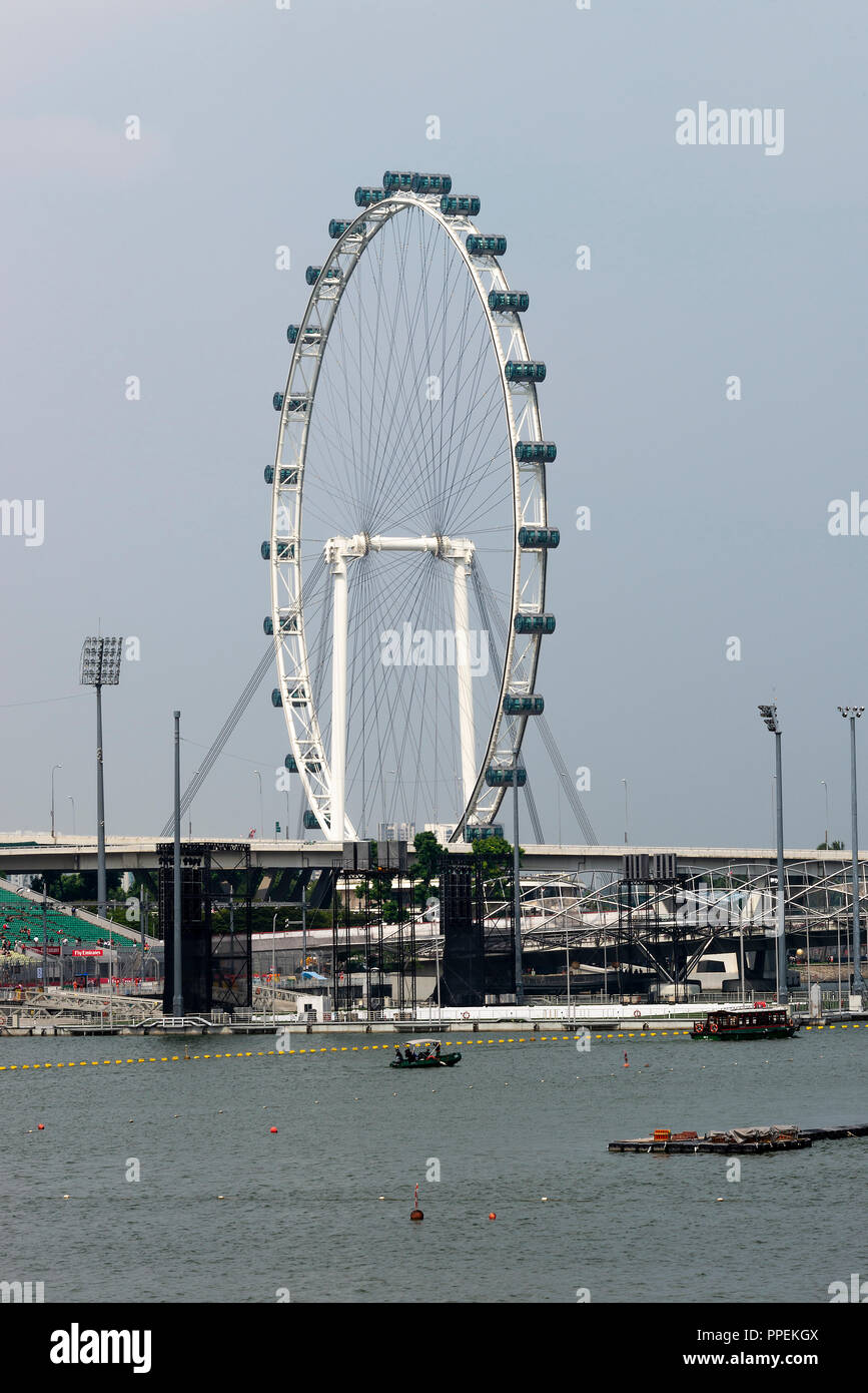 Der Singapore Flyer Riese Big Wheel touristische Attraktion von Marina Bay in der Innenstadt von Singapur Republik Singapur Asien Stockfoto