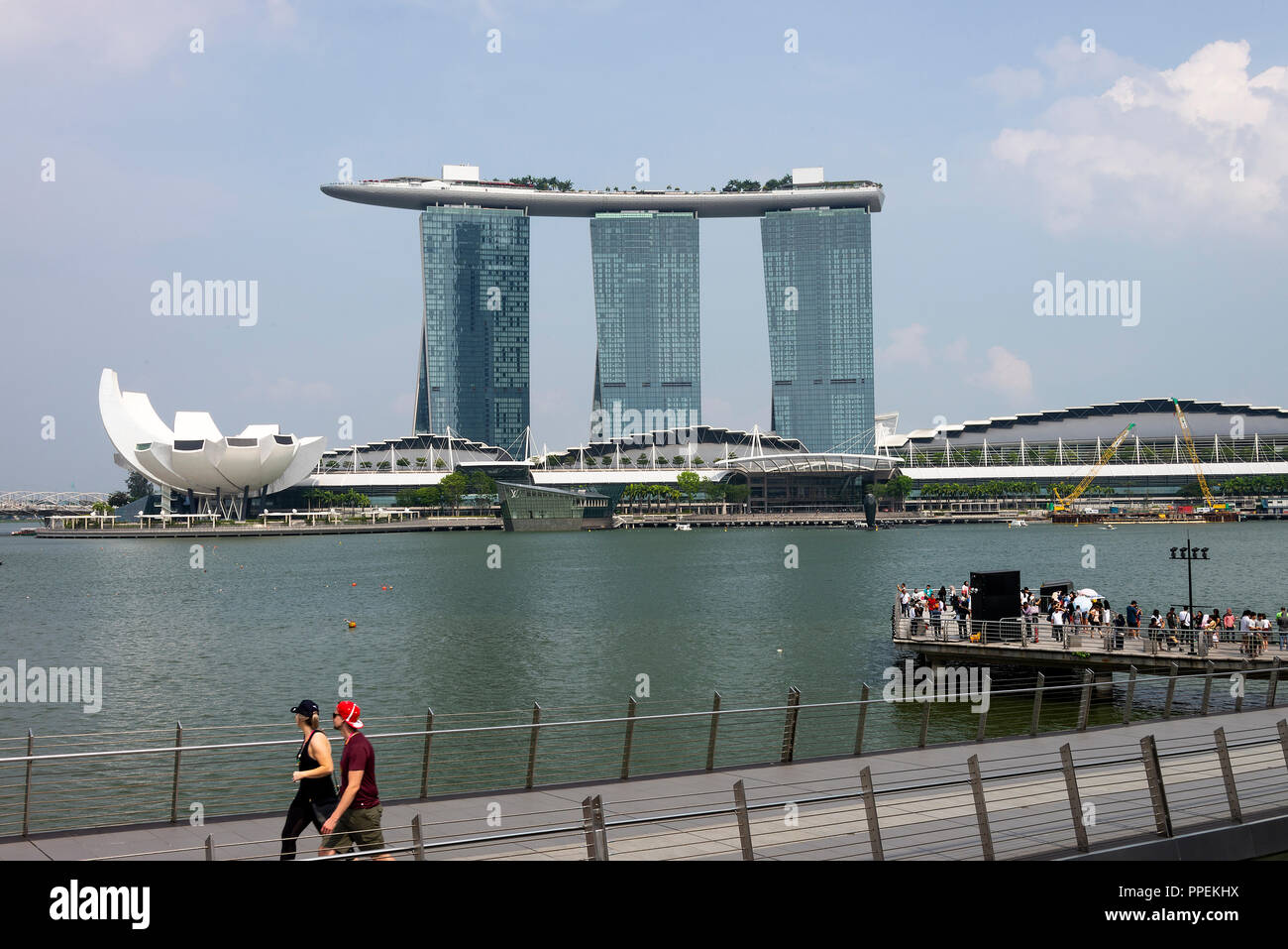 Die Ikonischen Marina Bay Sands Hotel und die ArtScience Museum auf die Bucht in der Innenstadt von Singapur Republik Singapur Asien Stockfoto