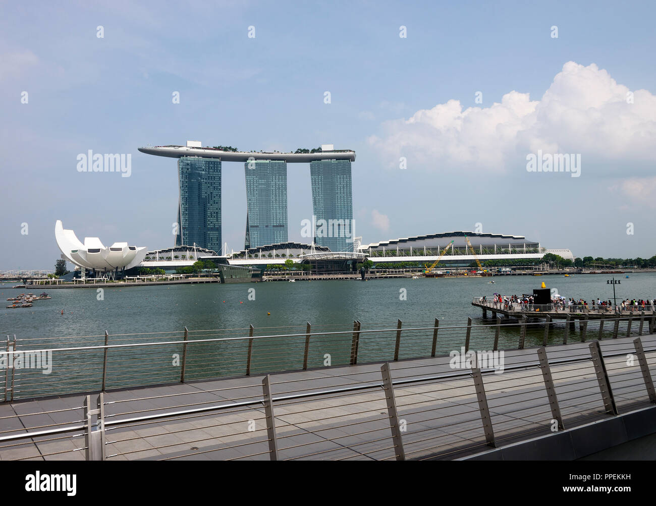 Die Ikonischen Marina Bay Sands Hotel und die ArtScience Museum auf die Bucht in der Innenstadt von Singapur Republik Singapur Asien Stockfoto