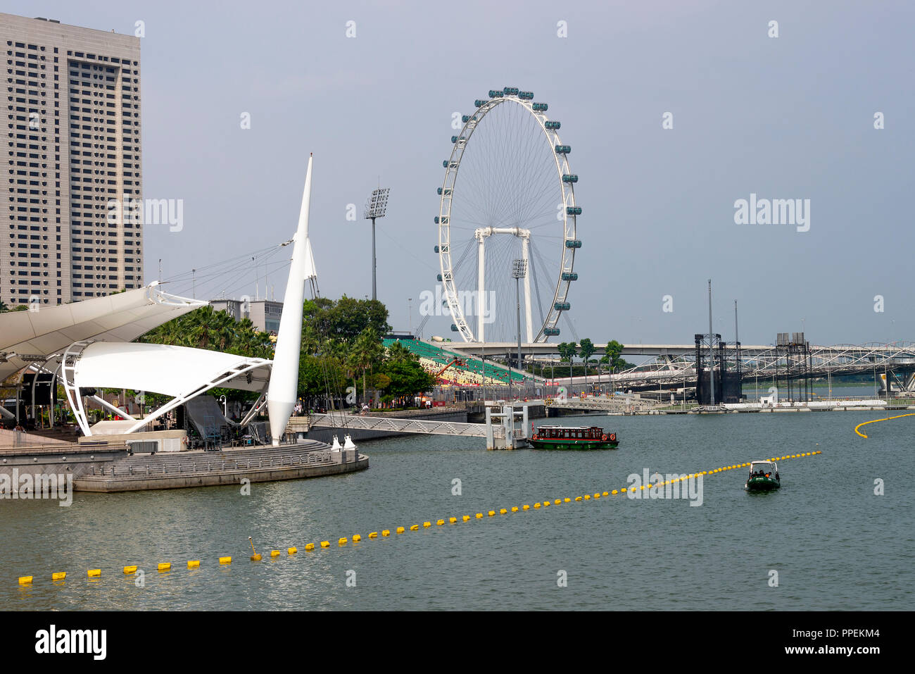 Der Singapore Flyer Riese Big Wheel touristische Attraktion von Marina Bay in der Innenstadt von Singapur Republik Singapur Asien Stockfoto