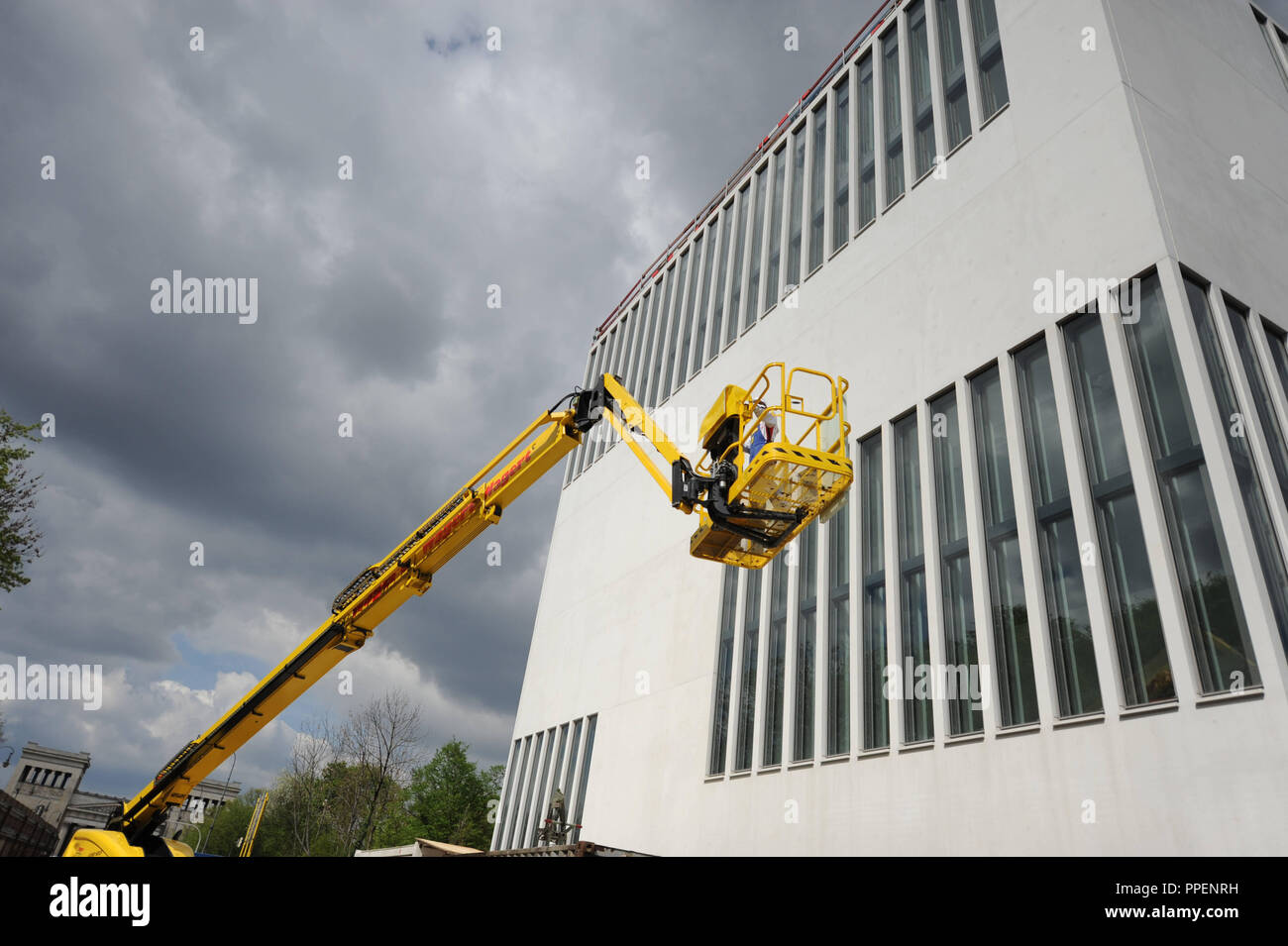 Website des NS-Dokumentationszentrum (Dokumentationszentrum für die Geschichte des Nationalsozialismus) in der Brienner Straße in der Nähe der Königsplatz. Stockfoto