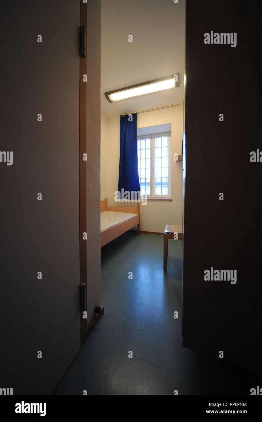 Blick auf eine Zelle im Gefängnis Mühldorf, Deutschland Stockfoto
