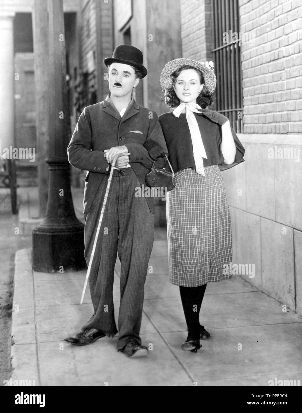 ESCENA DE LA PELICULA LARGOMETRAJE TIEMPOS MODERNOS DE 1936, DIRIGIDO POR ESCRITO Y PROTAGONIZADO Charles Chaplin. Stockfoto