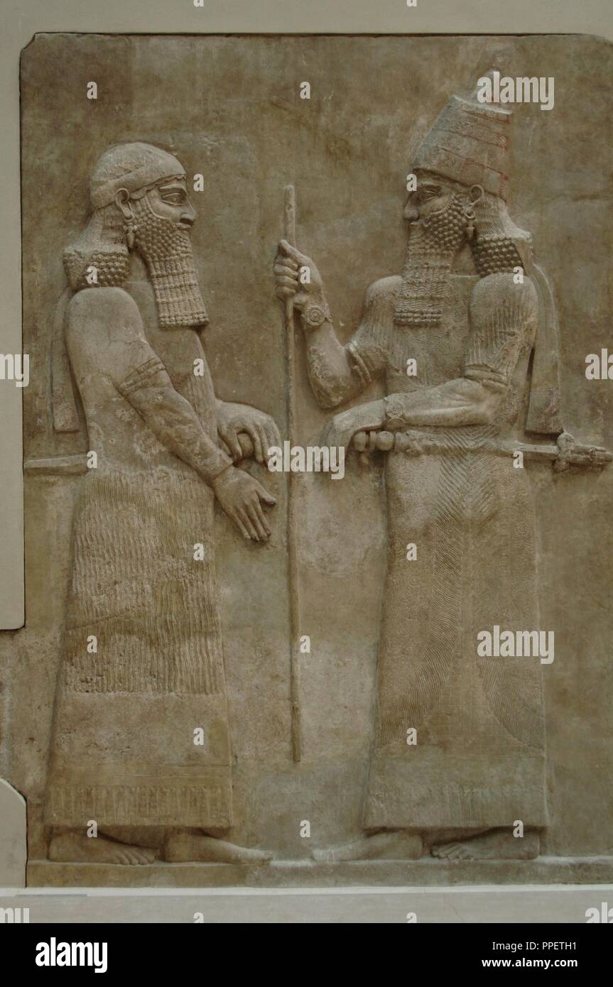 SARGON II. Rey de Asiria del (722a. c. a705 ein. C.). Entlasten de un dignatario ante el Monarca asirio Sargón II. Palacio. Dur Sharrukin, Antigua Asiria (tatsächliche Khorsabad en Irak). 713-716 ein. C (S. VIII a. C). Antigua Mesopotamien. Museo del Louvre. París. Francia. Stockfoto