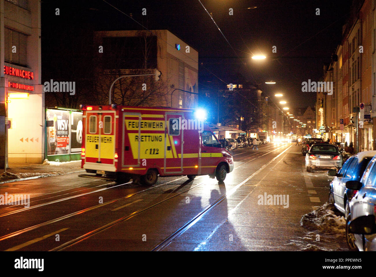 Fire Truck verlassen Brand Station Nr. 4 in Schwabing. Stockfoto
