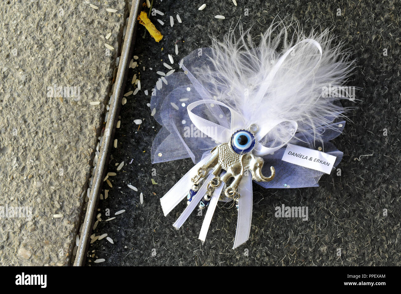 Eine türkische Glücksbringer auf dem Standesamt in der Mandlstrasse in Schwabing. Stockfoto