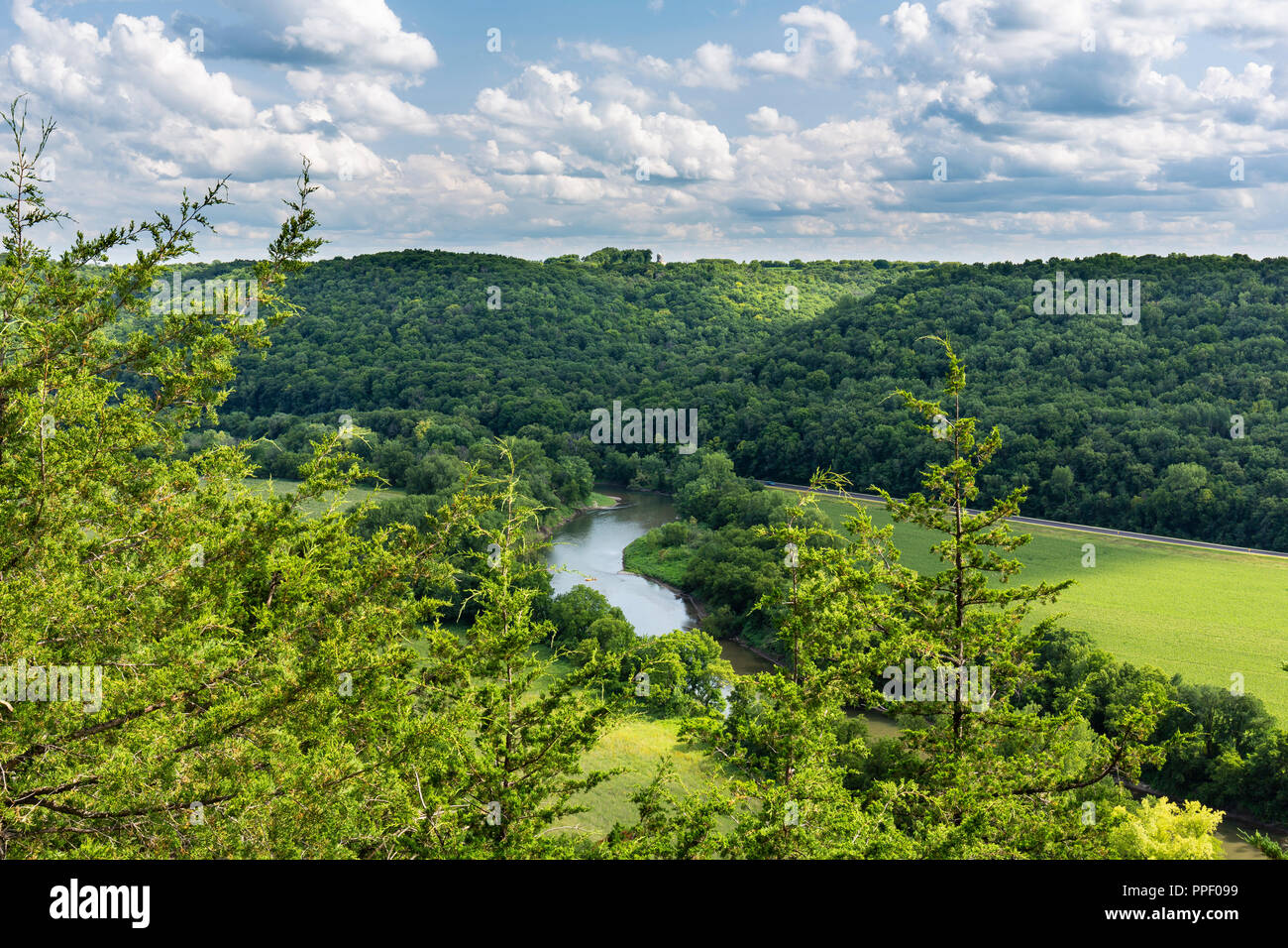 Eine malerische Flusstal Landschaft. Stockfoto