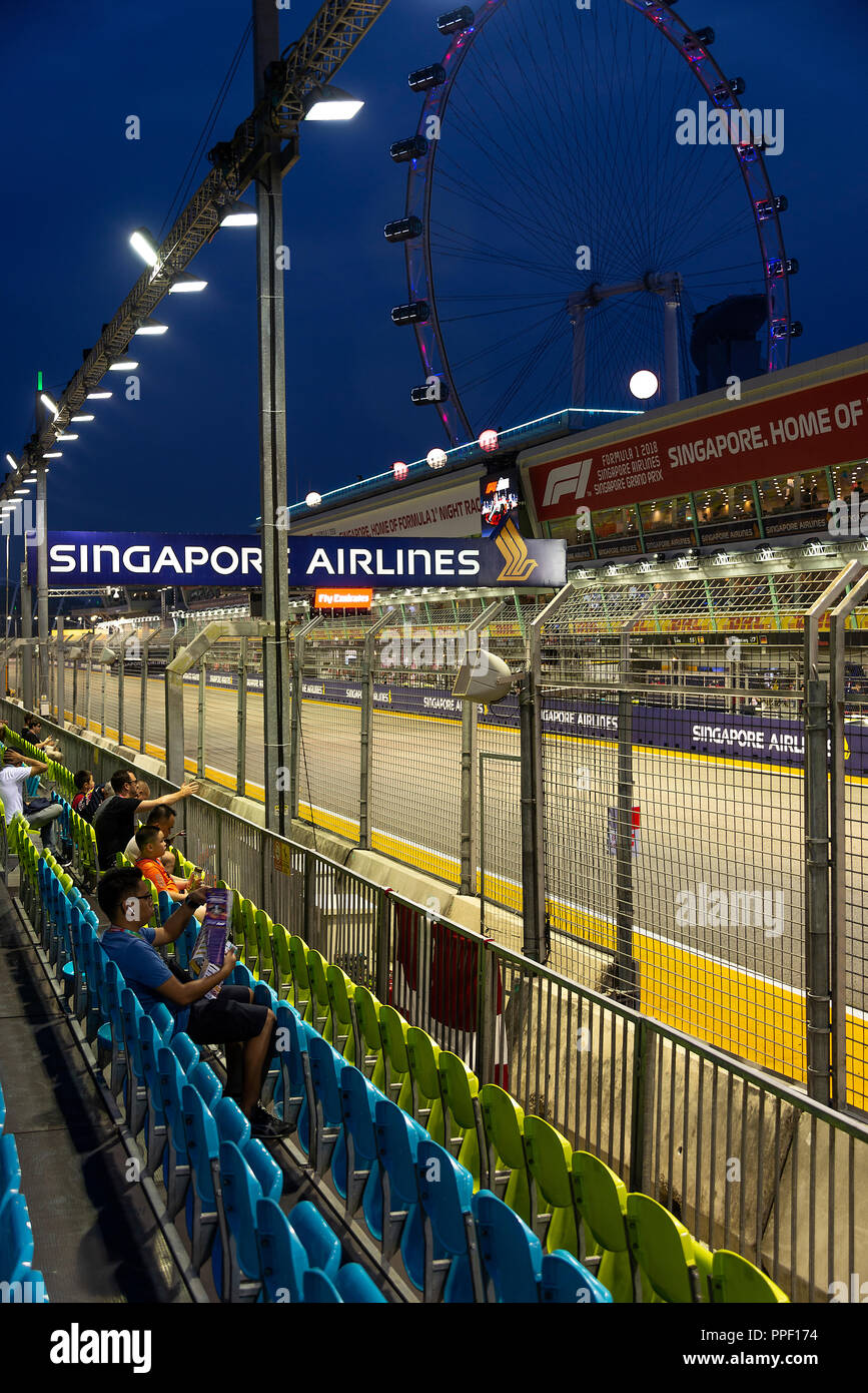 Die Grube Garagen von der Grube Tribüne an der Formel-1-Rennen in der Marina Bay in Singapur Republik Singapur Asien Stockfoto