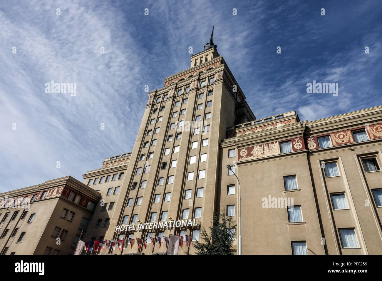 Das Hotel International, Prag Dejvice, ist das größte sozialistische Gebäude in Prag, Tschechische Republik Prag 6 Stockfoto