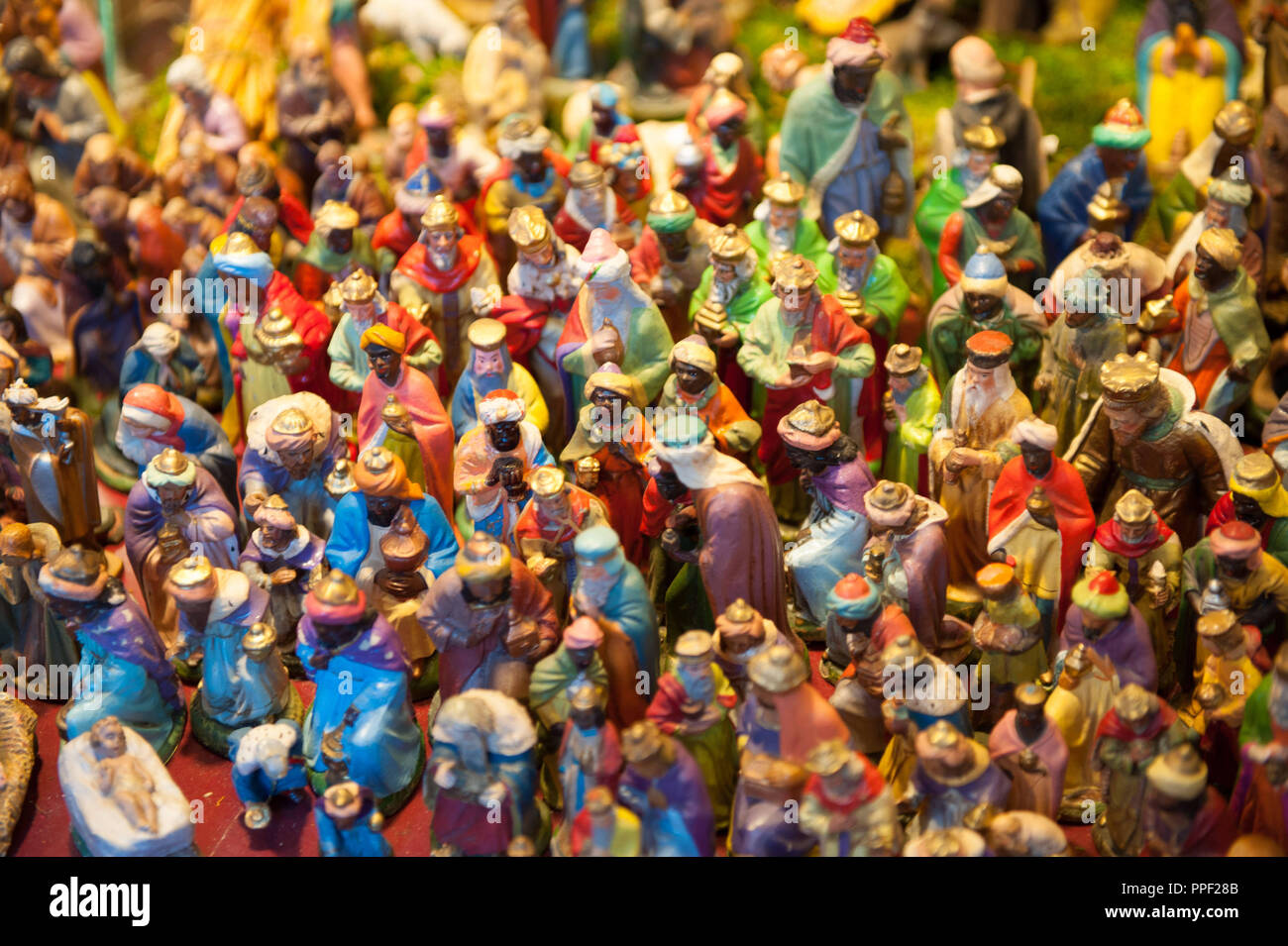 In der Nähe der Krippe Figuren auf dem Weihnachtsmarkt am Rindermarkt, München, Deutschland Stockfoto