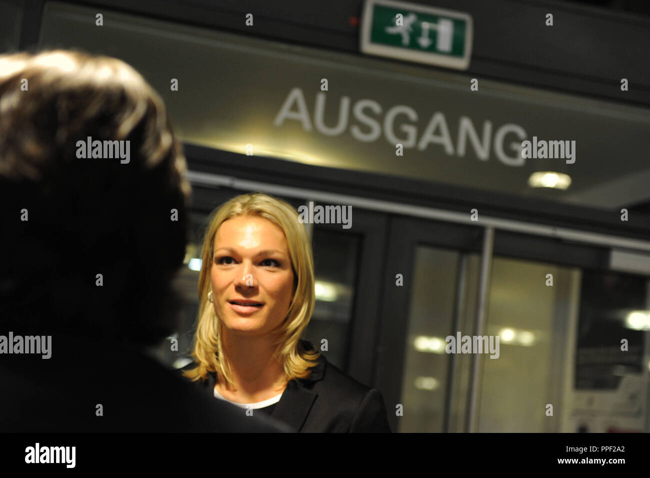 Skifahrer Maria Riesch bei der kommunalen Verwaltung Behörde nach dem enttäuschenden Ergebnis der Bürger auf die Münchner Olympia-bewerbung für die Winterspiele 2022, München, Deutschland Stockfoto