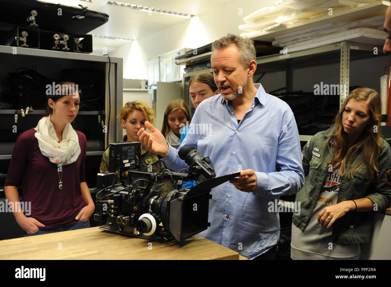 Studenten in der Klasse Film/TV von Prof. Mathias Allary an der Macromedia Hochschule für Medien und Kommunikation, München, Deutschland Stockfoto