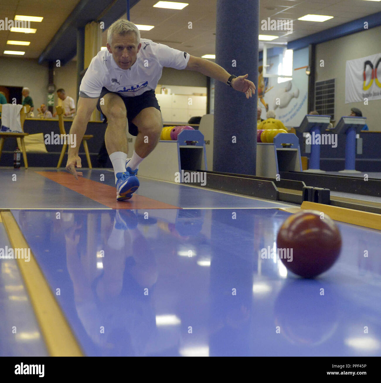 Dietmar Gaebelein vom Bowling club Alt-Muenchen am deutschlandweit ersten einzelne Meisterschaft der Bowling Verband DCU. Stockfoto