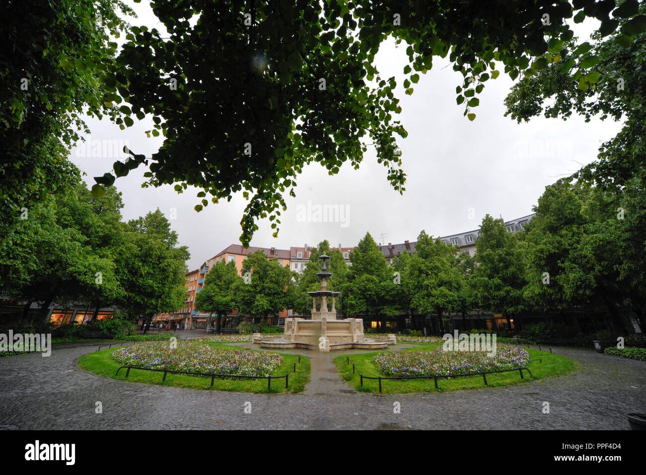 Park und Brunnen am Weissenburger Platz im Stadtteil Haidhausen in