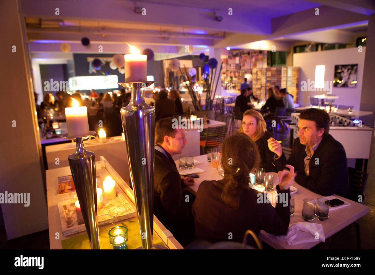 Sternekoch Holger Stromberg feiert den 10. Jahrestag seiner Firma May in seinem Restaurant "Kutchiin" in der Balanstrasse in Haidhausen. Stockfoto