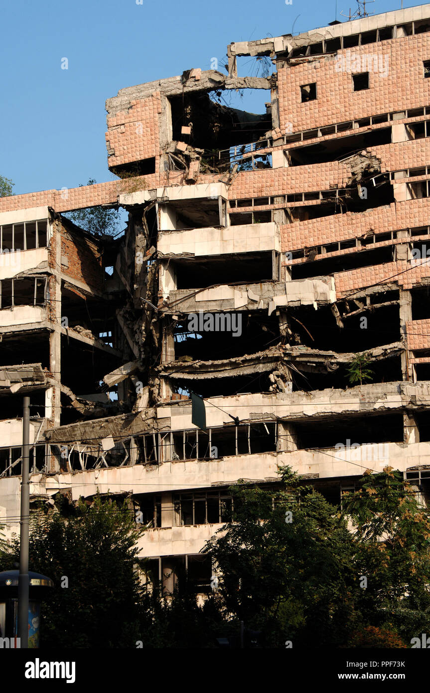 Republik Serbien. Belgrad. Staatliche Gebäude während der NATO-Bombenangriffe auf Jugoslawien Krieg zerstört. Stockfoto