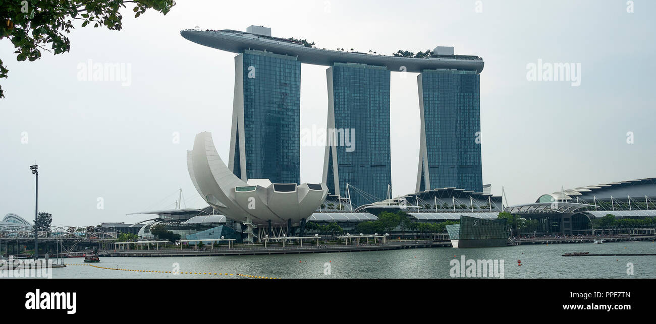 Die Ikonischen Marina Bay Sands Hotel und die ArtScience Museum auf die Bucht in der Innenstadt von Singapur Republik Singapur Asien Stockfoto