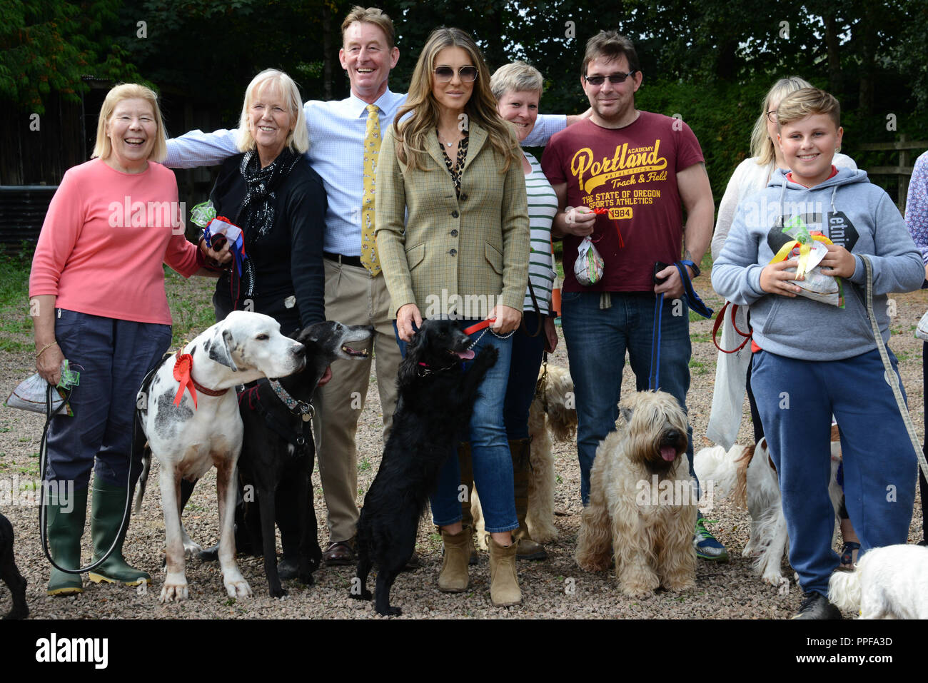 Bromsberrow Heide Spaß Dog Show. 15. September 2018. Herefordshire. Elizabeth Hurley & Ihr spaniel Mia in einem Dorf Dog Show. Stockfoto