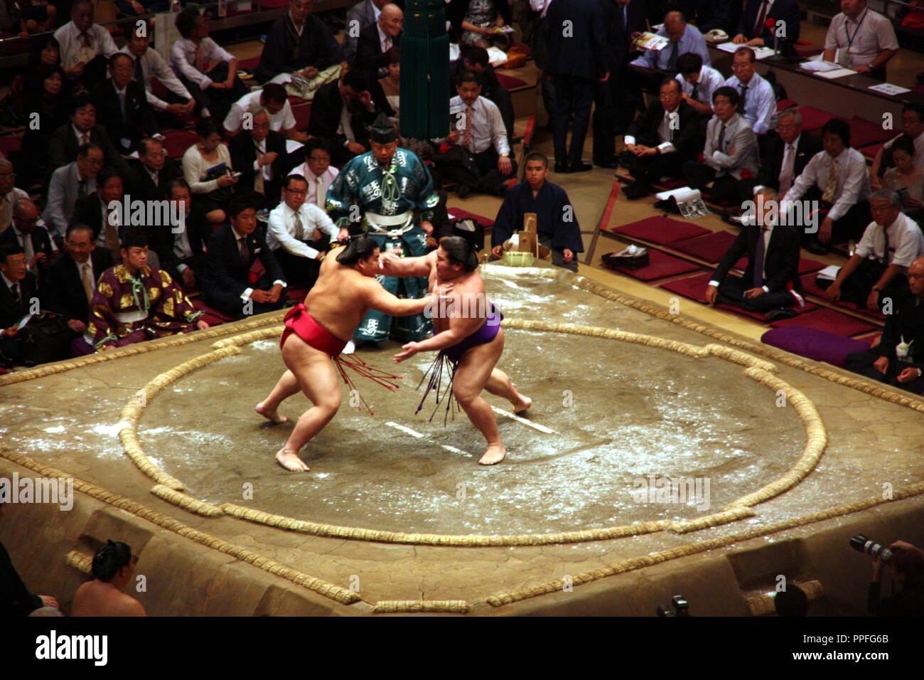 Sumo Ringen an der Ryōgoku-Brücke Kokugikan in Tokyo, Japan Stockfoto