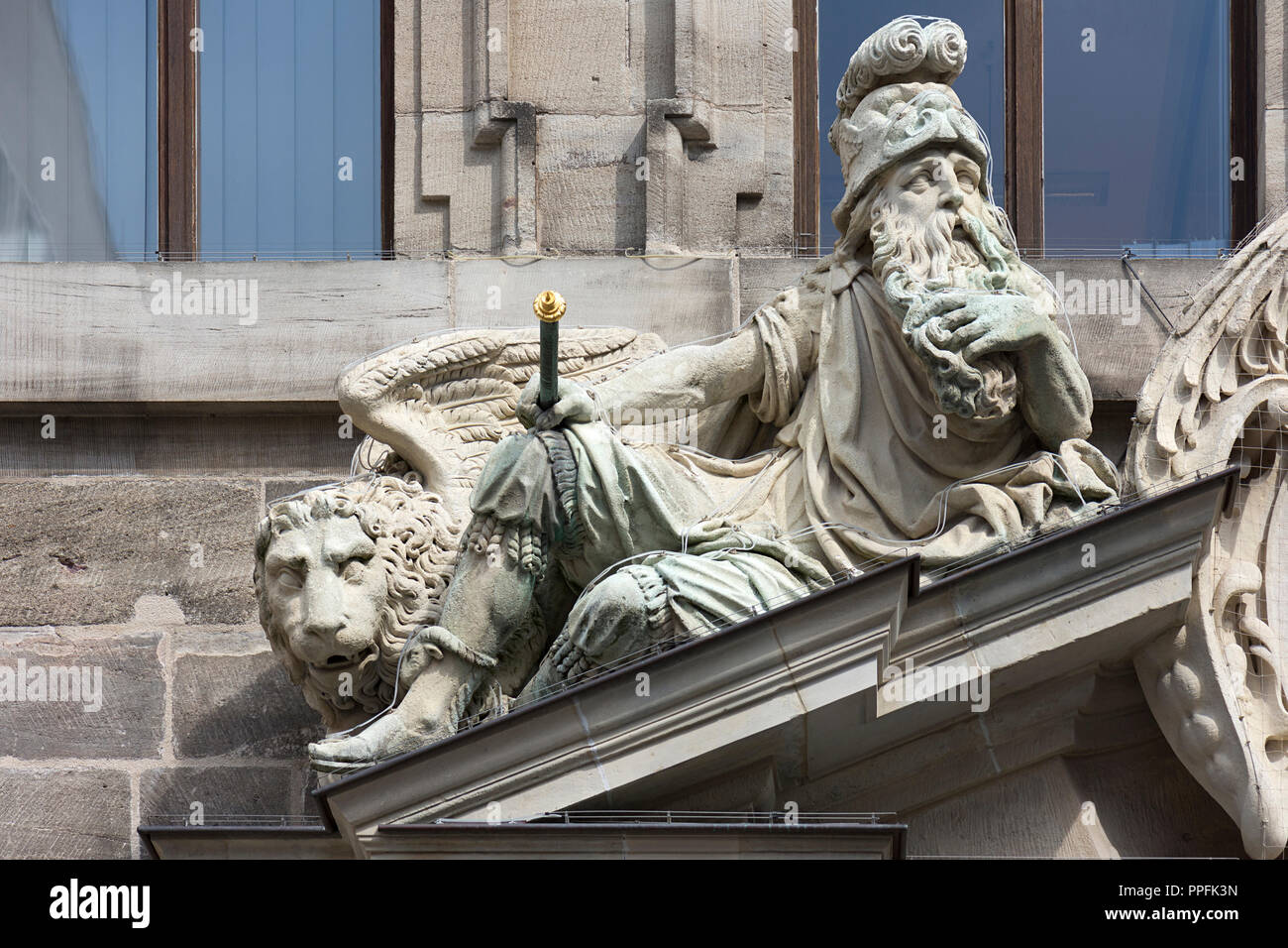 Skulptur von König Nebukadnezar und Löwen mit Flügeln, dem alten Rathaus von 1616, Nürnberg, Mittelfranken, Bayern, Deutschland Stockfoto