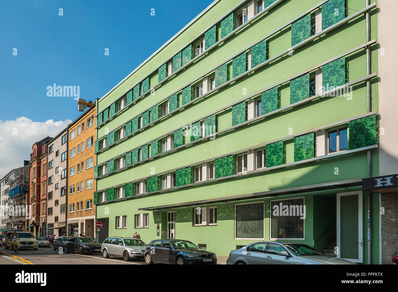 Grüne Fassade, Schwabing, München, Oberbayern, Bayern, Deutschland Stockfoto
