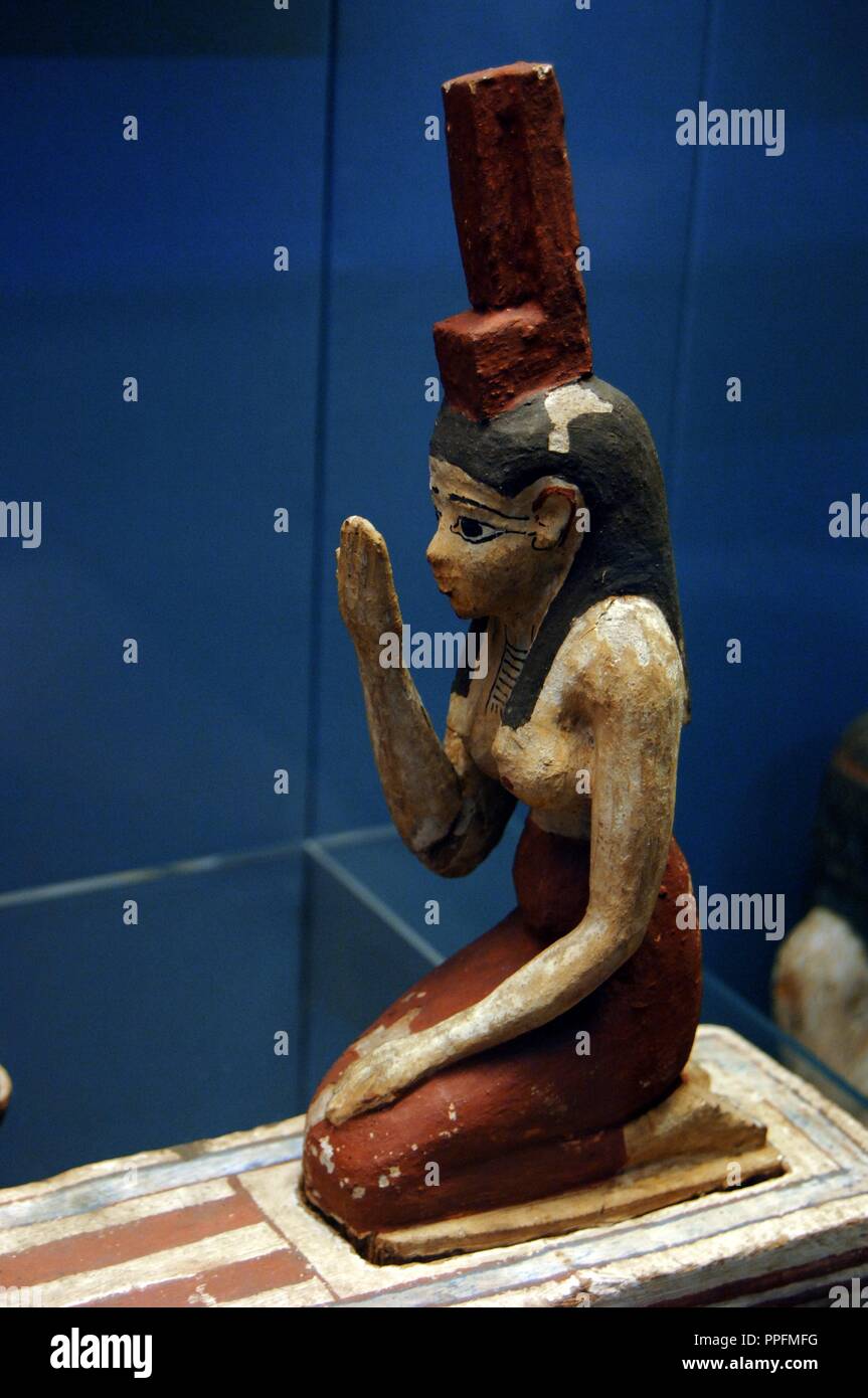 Bemalte hölzerne Figur der Isis in Trauer um Osiris. 305-330 BC. Ptolemäerzeit. Herkunft unbekannt. British Museum. London. Vereinigtes Königreich. Stockfoto