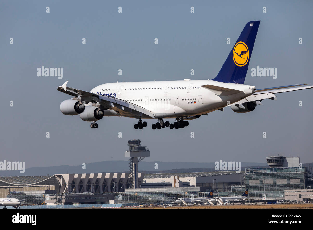 Flughafen Frankfurt/Main, FRA, Fraport, Lufthansa Airbus A380, nähern ...