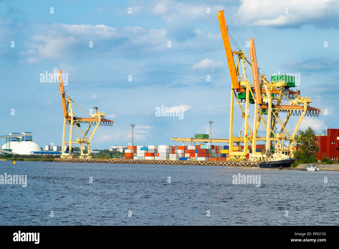 Handhabung Stack der Containerschifffahrt, Containerschifffahrt Hof. Stockfoto