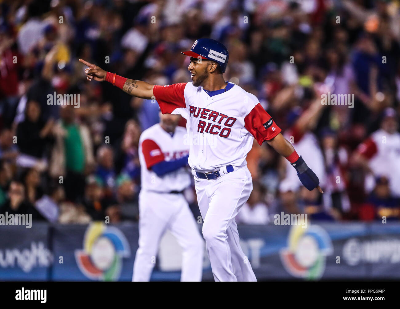 Eddie Rosario de Puerto Rico pega de Hit doblete, durante el World Baseball Classic en Estadio Charros de Jalisco en Guadalajara, Jalisco, Mexiko. Ma Stockfoto