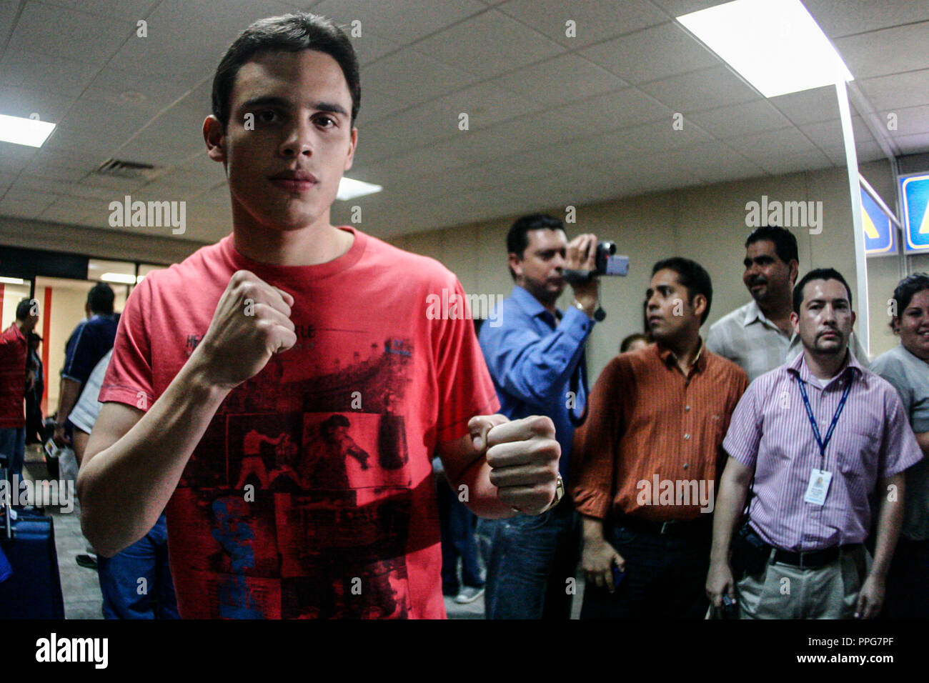 Julii Cesar Chavez Jr, Boxen acompañado del politisch Epifanio Salido en el aeropuerto de Hermosillo, Sonora, Mexiko. Stockfoto