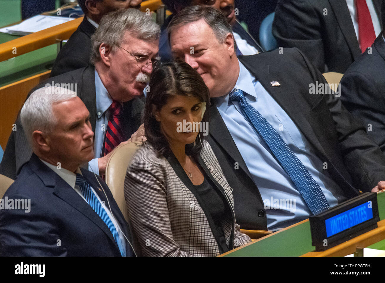New York, USA, 25. September 2018. US-Vizepräsident Mike Pence, UN-Botschafter Nikki Haley, National Security Advisor John Bolton und Außenminister Mike Pompeo sitzen in der Generalversammlung der Vereinten Nationen, während sie auf die Rede von Präsident Donald Trump warten. Kredit: Enrique Shore/Alamy Live News Stockfoto
