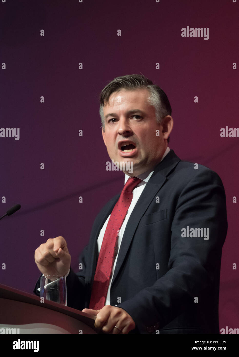 Liverpool, Großbritannien. 26. Sep 2018. Die jährliche Konferenz der Labour Party 2018, Albert Docks, Liverpool, England, UK. 26. September, 2018. Jonathan Ashworth M.P. Schatten Staatssekretär für Gesundheit im Ungleichheiten die Labour Party Jährliche Konferenz 2018. Alan Beastall/Alamy leben Nachrichten Stockfoto