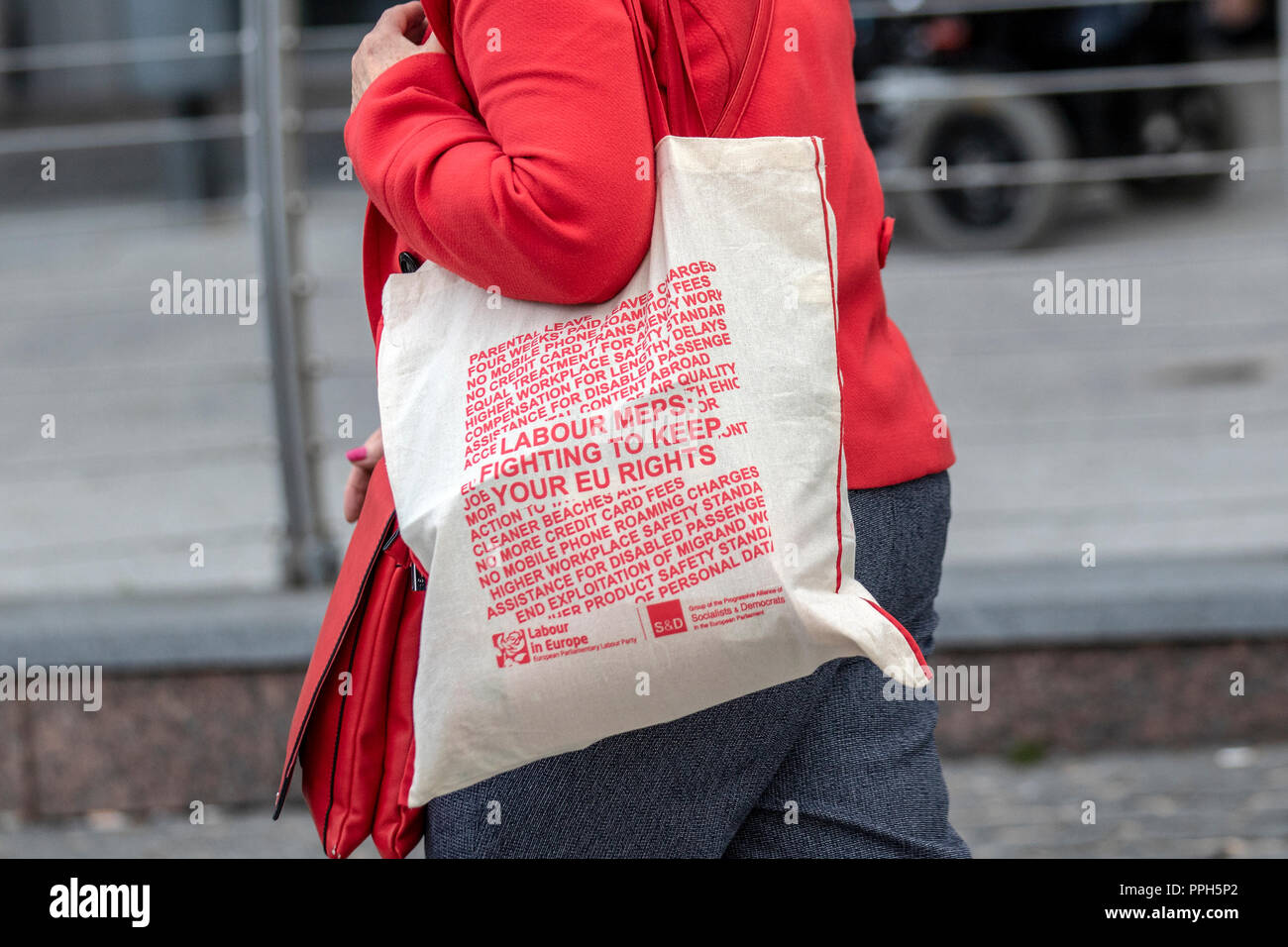 Liverpool, Merseyside, UK. 26. September 2018. Labour Party Konferenz. Unterstützer, Delegierte, Demonstranten, die Leute an der Echo Arena, da die Stadt ihren jährlichen politischen Veranstaltung. Kredit; MediaWorldImages/AlamyLiveNews. Stockfoto