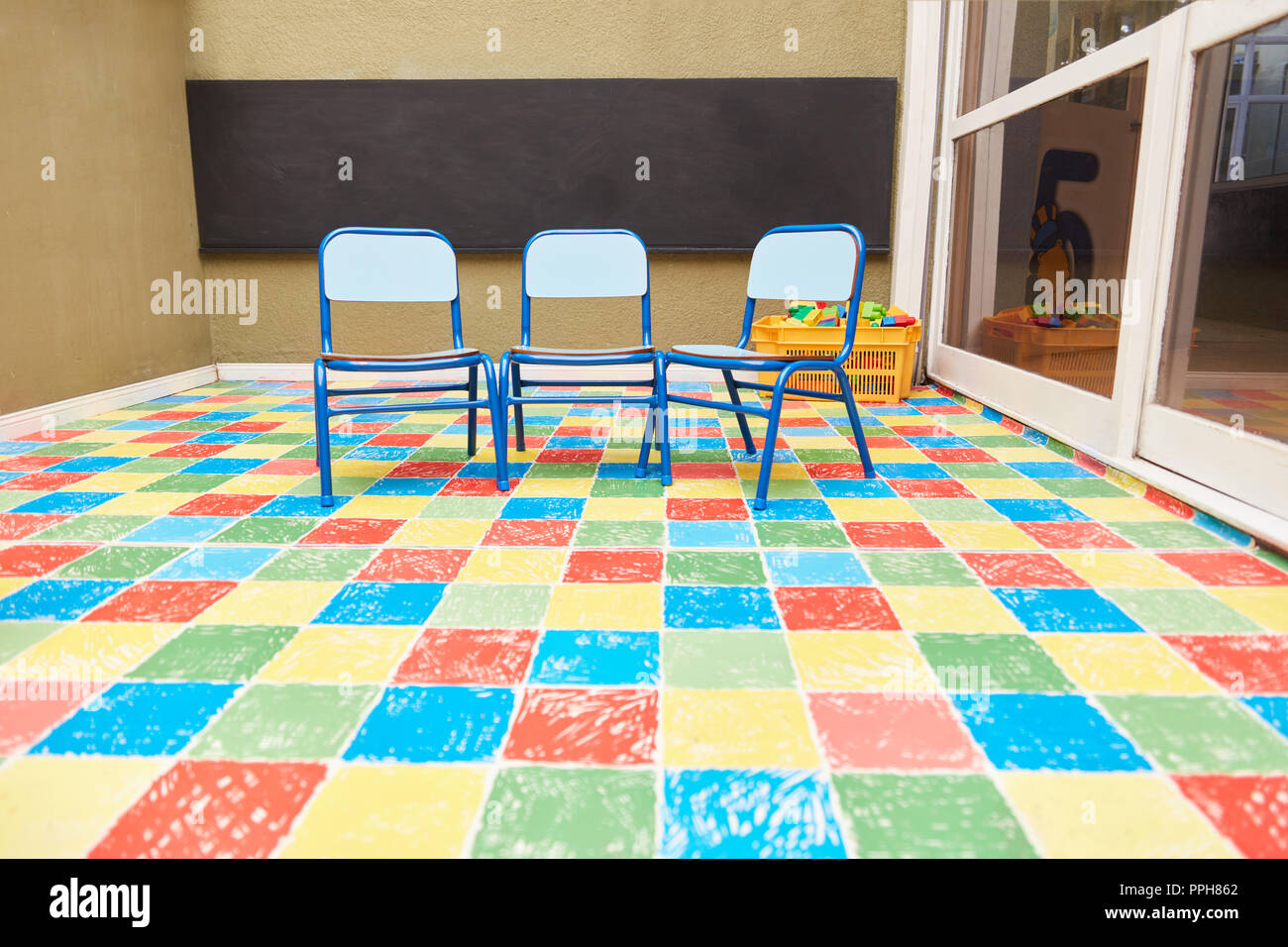 Leere Klassenzimmer in einer Grundschule oder Kindertagesstätte Stockfoto