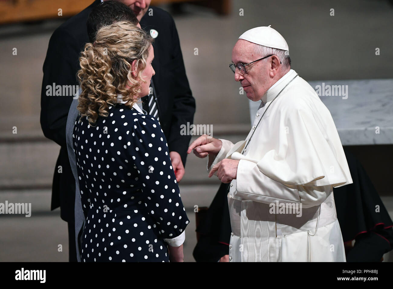 Papst Franziskus begrüßt einen Jungvermählten Paar, er besucht St. Mary's Pro-Cathedral Mit: Papst Franziskus Wo: Dublin, Irland Wann: 25 Aug 2018 Quelle: IPA/WENN.com ** Nur für die Veröffentlichung in Großbritannien, den USA, Deutschland und Österreich zur Verfügung. Nicht in der Schweiz oder in Frankreich.** Stockfoto