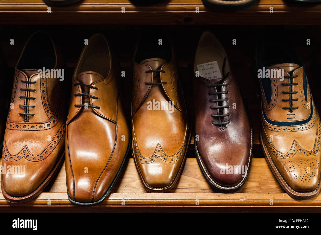 Eine Reihe von klassischen Halbschuhe Schuhe. Stockfoto