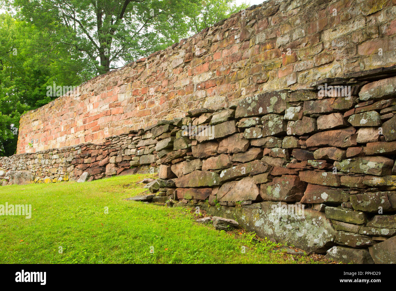 Außenwand, Alte New-Gate Gefängnis & Kupfer Mine archäologische Bewahren, Connecticut Stockfoto
